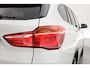 BMW X1 sDrive20i Orange Edition III | Rijklaar! | Orig. NL | HUD | Leder | Camera+PDC | Dig. Cockpit | Cruise | Stoelverw. | NAV | Climate | Elek. Klep | LED | 19'' V