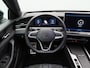 Volkswagen Passat Variant 1.5 eHybrid 272 Pk Automaat R-Line Business | Black Style | Head Up | Matrix LED | Panoramadak | 360° Camera | Massage | Trekhaak | 18 Inch | 42.295 Km !!