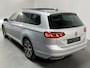Volkswagen Passat Variant 1.4 TSI PHEV GTE / AUTOMAAT/ PANO/ LEER/ APP-CONNECT/ ACC/ PARK.SENSOREN + CAMERA/ STOELVERWARM./ MASSAGE/ KEYLESS/ ELEK.ACHTERKLEP/ DIGITAL DASH/ NAVI/ DAB/ CLIMA/ LED/ 17'' LMV