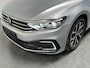 Volkswagen Passat Variant 1.4 TSI PHEV GTE / AUTOMAAT/ PANO/ LEER/ APP-CONNECT/ ACC/ PARK.SENSOREN + CAMERA/ STOELVERWARM./ MASSAGE/ KEYLESS/ ELEK.ACHTERKLEP/ DIGITAL DASH/ NAVI/ DAB/ CLIMA/ LED/ 17'' LMV