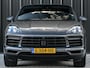 Porsche Cayenne Coupé 3.0 E-Hybrid | NL Auto | Dealer Onderhouden | 18-Wegs Memory Seats | Panoramadak | 360 Camera | Luchtvering | Bose | Sport Chrono | Stoelventilatie | Stuur verwarmd | Soft Close | Trekhaak |