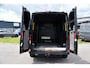 Volkswagen Crafter 35 2.0 TDI L3H2 Black Edition Camera, Cruise, Carplay, LED, Stoelverwarming, 177pk, Automaat, Clima, Trekhaak, Voorruit verwarming, Uniek!