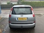 Ford C-Max Focus 1.8-16V Trend Inruilauto’s tegen vaste prijzen. Voor meer info: 0638140850 Bij de verkoop van gebruikte voertuigen door CD-Cars wordt geen standaard garantie verstrekt. De koper aanvaardt het voertuig in de staat waarin het zich bevindt op het moment van aankoop