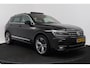 Volkswagen Tiguan 1.4 TSI Highline Business R (PANORAMADAK, TREKHAAK, DIGITALE COCKPIT, STOELVERWARMING, CRUISE ADAPTIEF)
