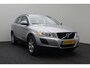 Volvo XC60 2.0T Kinetic 2011 NAP | 1e eigenaar | Navigatie | Cruise control | Climate control | Bluetooth | Lederen bekleding | Parkeersensoren | Lichtmetaal | 2 sleutels | Youngtimer