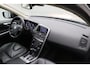 Volvo XC60 2.0T Kinetic 2011 NAP | 1e eigenaar | Navigatie | Cruise control | Climate control | Bluetooth | Lederen bekleding | Parkeersensoren | Lichtmetaal | 2 sleutels | Youngtimer