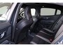 Volvo S60 Recharge T6 AWD Plus Dark - Intellisafe Assist & Surround - Panorama/Schuifdak - Harman Kardon Audio - Elektr. bedienb. voorstellen met geheugen - Verwarmbare voorstoelen, stuurwiel en achterbank - Parkeercamera achter - Parkeersensoren voor & achter - 19 inch wielen