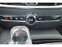 Volvo S60 Recharge T6 AWD Plus Dark - Intellisafe Assist & Surround - Panorama/Schuifdak - Harman Kardon Audio - Elektr. bedienb. voorstellen met geheugen - Verwarmbare voorstoelen, stuurwiel en achterbank - Parkeercamera achter - Parkeersensoren voor & achter - 19 inch wielen