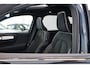 Volvo XC40 B4 200PK Black Edition Plus | Achterbank verwarmd | Afwijkende dakkleur | Apple Carplay/Android Auto|telefoonintegratie premium