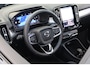 Volvo XC40 B4 200PK Black Edition Plus | Achterbank verwarmd | Afwijkende dakkleur | Apple Carplay/Android Auto|telefoonintegratie premium
