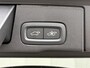 Volvo XC60 2.0 T8 Plug-in hybrid AWD Ultra Bright / Facelift / Fabrieksgarantie t/m 12-2027 / Schuif-/Kantel dak / All-Season banden / Stoel-/Stuur-/Achterbankverwarming /
