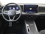 Volkswagen Passat Variant 1.5 eHybrid Business | SoH 100% | Trekhaak | Parkeerassistent | Head-up display | Dodehoek detectie | Massagefunctie voorstoelen | Navigatie | Leder/alcantara bekleding |