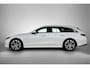 Mercedes-Benz E-klasse Estate 300 e Luxury Line Plug-In Hybride Trekhaak | Rijassistentiepakket plus | Parkeerpakket met 360°-camera | Distronic | Sfeerverlichting. Inclusief 24 maanden Mercedes-Benz Certified garantie voor Europa.