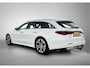 Mercedes-Benz E-klasse Estate 300 e Luxury Line Plug-In Hybride Trekhaak | Rijassistentiepakket plus | Parkeerpakket met 360°-camera | Distronic | Sfeerverlichting. Inclusief 24 maanden Mercedes-Benz Certified garantie voor Europa.