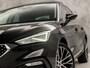 SEAT Leon 1.4 TSI eHybrid PHEV Xcellence Sport 204Pk Automaat (PANORAMADAK, APPLE CARPLAY, GROOT NAVI, CAMERA, STUUR/STOELVERWARMING, SPORTSTOELEN, GETINT GLAS, SFEERVERLICHTING, NIEUWSTAAT)
