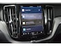 Volvo XC60 Hybride AWD Plus Black Edition | Luchtvering | Bowers & Wilkins | Panoramadak | 360° Camera | Stoel + Stuur Verwarmd |