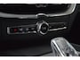 Volvo XC60 Hybride AWD Plus Black Edition | Luchtvering | Bowers & Wilkins | Panoramadak | 360° Camera | Stoel + Stuur Verwarmd |