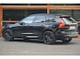 Volvo XC60 Hybride AWD Plus Black Edition | Luchtvering | Bowers & Wilkins | Panoramadak | 360° Camera | Stoel + Stuur Verwarmd |