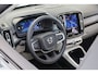 Volvo XC40 2.0 B4 Plus Dark | Achterbank verwarmd | All seasonbanden | Apple Carplay/Android Auto|telefoonintegratie premium