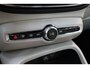 Volvo XC40 2.0 B4 Plus Dark | Achterbank verwarmd | All seasonbanden | Apple Carplay/Android Auto|telefoonintegratie premium