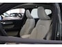 Volvo XC40 2.0 B4 Plus Dark | Achterbank verwarmd | All seasonbanden | Apple Carplay/Android Auto|telefoonintegratie premium