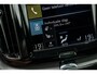 Volvo XC60 2.0 Recharge T8 AWD R-Design | Plug-in Hybrid (PHEV) | Trekhaak | Luchtvering | Lichtmetalen Velgen 22 inch | Bowers Wilkins Audio | Head-up Display | 360 Graden Camera | Black Pack | Panoramadak