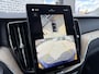 Volvo XC60 2.0 T6 Plug-in Hybrid AWD Ultra Dark | PHEV | Trekhaak | Panoramadak | Head-up Display | 360 Graden Camera | Parkeersensoren | Keyless Entry | Elektrische Achterklep | Elektrisch Verstelbare Voorstoelen | Stoelverwarming voor en achter | Navigatie Google Maps | Apple Carplay | Android Auto
