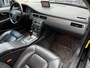 Volvo XC70 3.2 Summum Automaat | Leer | Xenon | Navi | Autom. Airco | Adapt. Cruise Control | Four-C | Bliss | LMV | PDC | Dynaudio | Kinderzitjes | Nieuwe APK!