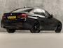 BMW 3-Serie 320i M Sport Shadow 184Pk Automaat (SCHUIFDAK, M PAKKET, GROOT NAVI, DEALER ONDERHOUDEN, SPORTSTOELEN, STOELVERWARMING, GETINT GLAS, SPORT AUTOMAAT, NIEUWSTAAT)