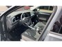 Volkswagen T-Roc 1.0 TSI Life Business Navigatie / Parkeersensoren / Clima / LED verlichting / Trekhaak afneembaar / App-connect