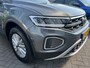 Volkswagen T-Roc 1.0 TSI Life Business Navigatie / Parkeersensoren / Clima / LED verlichting / Trekhaak afneembaar / App-connect