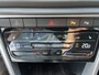 Volkswagen T-Roc 1.0 TSI Life Business Navigatie / Parkeersensoren / Clima / LED verlichting / Trekhaak afneembaar / App-connect