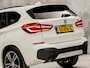 BMW X1 sDrive20i M Sport High Executive 192Pk Automaat (PANORAMADAK, M PAKKET, DEALER ONDERHOUDEN, GROOT NAVI, HEAD-UP DISPLAY, HARMAN/KARDON, ELEK SPORTSTOELEN, CAMERA, ELEK ACHTERKLEP, STOELVERWARMING, NIEUWSTAAT)