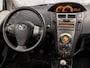 Toyota Yaris 1.3 VVTi Sport (CLIMATE, 5 DEURS, ELEK RAMEN, SPORTSTOELEN, TREKHAAK, NIEUWE APK, NIEUWSTAAT)