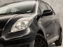 Toyota Yaris 1.3 VVTi Sport (CLIMATE, 5 DEURS, ELEK RAMEN, SPORTSTOELEN, TREKHAAK, NIEUWE APK, NIEUWSTAAT)