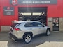 Toyota RAV4 2.5 Hybrid Dynamic/ Camera rondom/ Parkeersensoren voor + achter/ Stoelverwarming/ Trekhaak/ Rijklaarprijs!