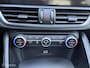 Alfa Romeo Giulia 2.0 T AWD Veloce Panodak 19 inch Navi Camera Memory Leer Trekhaak