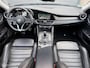 Alfa Romeo Giulia 2.0 T AWD Veloce Panodak 19 inch Navi Camera Memory Leer Trekhaak