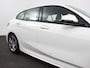 BMW 1-Serie 118i M-Sport Automaat Digitale Cockpit Climate control Stoel verwarming LED Sfeer verlichting Lichtmetalen velgen Navigatie Apple carplay/ Android auto Parkeersensoren
