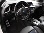 BMW 1-Serie 118i M-Sport Automaat Digitale Cockpit Climate control Stoel verwarming LED Sfeer verlichting Lichtmetalen velgen Navigatie Apple carplay/ Android auto Parkeersensoren