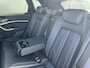 Audi E-tron 55 quattro S-Line 95 kWh / 94% SOH/ LUCHTVERING/ 408 PK/ PANO/ 2X S-LINE/ CAMERA/ PARK. SENSOREN/ MEMORY SEATS/ ELEK. ACHTERKLEP/ STOELVERWARM./ SMARTPHONE INTERFACE/ ADAPT. CRUISE/ AFDAAL ASSISTENT/ NAVI/ CLIMA/ DAB