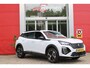 Peugeot 2008 1.2 130PK AUTOMAAT ALLURE | NAVIGATIE | DRAADLOZE APPLE CARPLAY/ANDROID AUTO | STOEL VERWARMING | DODEHOEK BEWAKING | LED KOPLAMPEN | 3-D INSTRUMENTENPANEEL | DAB+ RADIO | 360° CAMERA | KEYLESS ENTRY/START | ADAPTIVE CRUISE CONTROL |