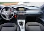 BMW 3-Serie Touring 318i Corporate Lease Luxury Line Airco / Navi / Cruise / Elektr. ramen / Parkeers. / Trekhaak / Lm velgen / NAP