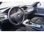 BMW 3-Serie Touring 318i Corporate Lease Luxury Line Airco / Navi / Cruise / Elektr. ramen / Parkeers. / Trekhaak / Lm velgen / NAP