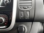 Renault Trafic 2.0 dCi 120pk L2H1 Airco Cruise control Trekhaak 2000kg trekgewicht Parkeersensoren achter 3-Persoons Bluetooth telefoonverbinding 1e eigenaar Euro 6