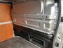Renault Trafic 2.0 dCi 120pk L2H1 Airco Cruise control Trekhaak 2000kg trekgewicht Parkeersensoren achter 3-Persoons Bluetooth telefoonverbinding 1e eigenaar Euro 6
