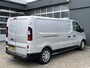 Renault Trafic 2.0 dCi 120pk L2H1 Airco Cruise control Trekhaak 2000kg trekgewicht Parkeersensoren achter 3-Persoons Bluetooth telefoonverbinding 1e eigenaar Euro 6