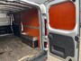 Renault Trafic 2.0 dCi 120pk L2H1 Airco Cruise control Trekhaak 2000kg trekgewicht Parkeersensoren achter 3-Persoons Bluetooth telefoonverbinding 1e eigenaar Euro 6