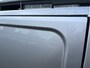 Renault Trafic 2.0 dCi 120pk L2H1 Airco Cruise control Trekhaak 2000kg trekgewicht Parkeersensoren achter 3-Persoons Bluetooth telefoonverbinding 1e eigenaar Euro 6