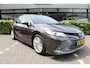 Toyota Camry 2.5 Hybrid Premium | Rijklaar | Head Up | Blind Spot | Leder | Stoelverw. | JBL | Dealer onderhouden | Adap.cruise | Clima 3-zones | NL-auto